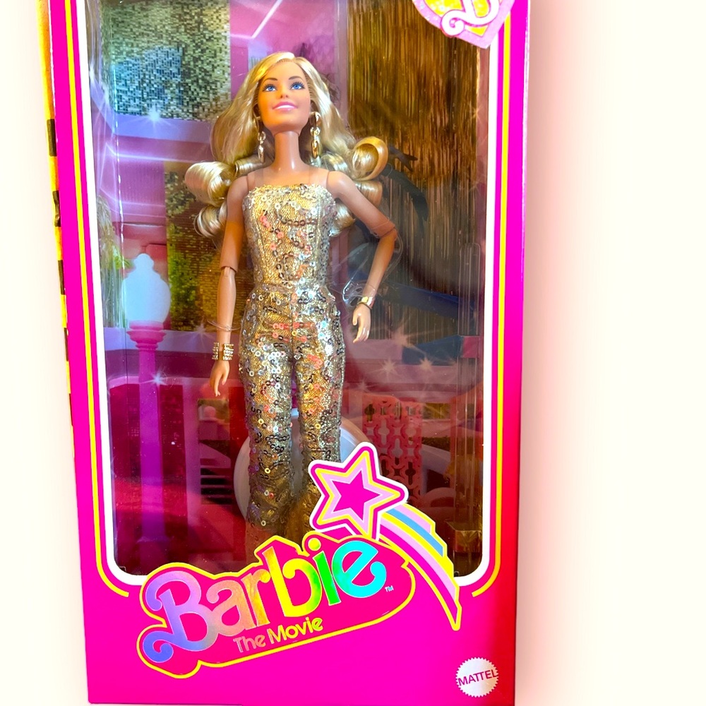 MARGO ROBBIE AS BARBIE GOLD PANTSUIT!💕